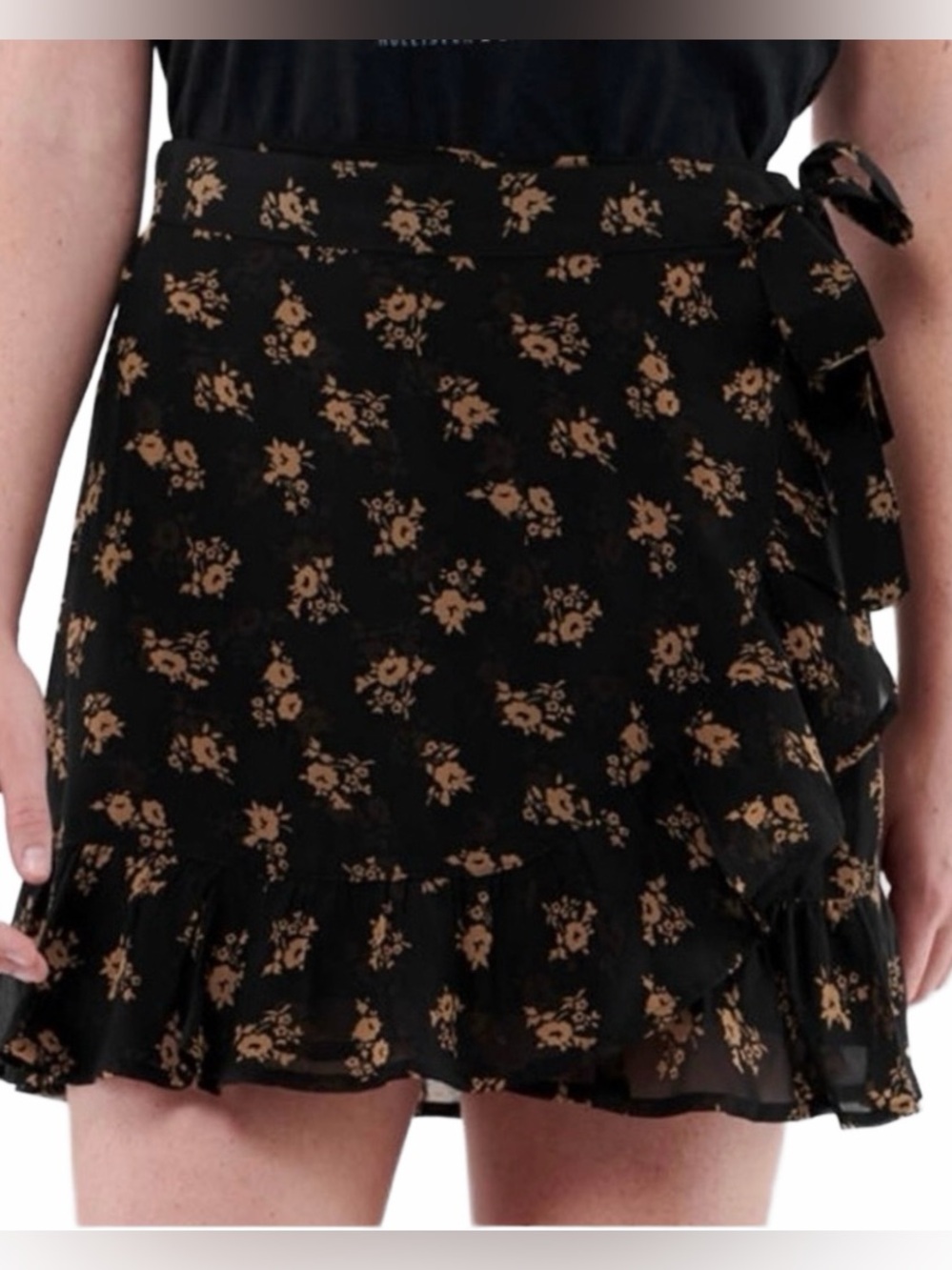 Hollister Ultra High Rise Black and Tan Floral Wrap Tie Waist Mini Skirt Medium